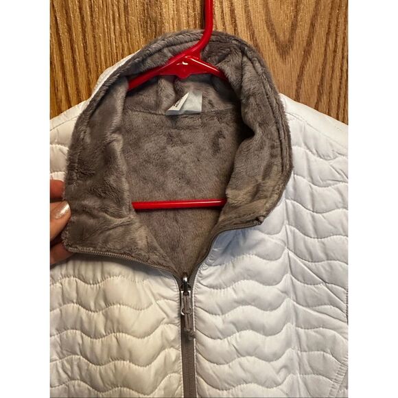 NWOT women’s Free Country Reversible White/Grey Quilted Jacket - Picture 7 of 10